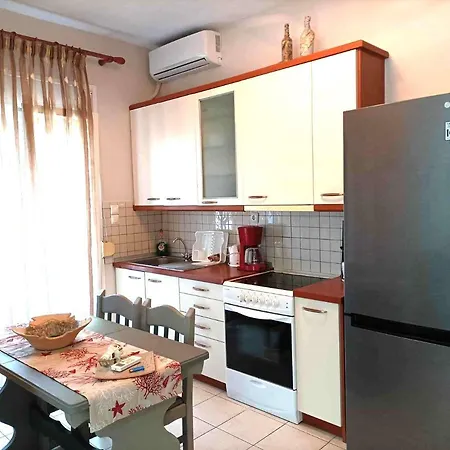 Menexe Apartments-korali * Neos Marmaras