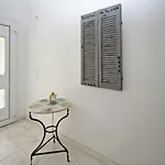 Menexe Apartments-korali *