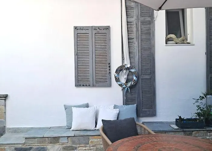 Menexe Apartments-korali Néos Marmarás
